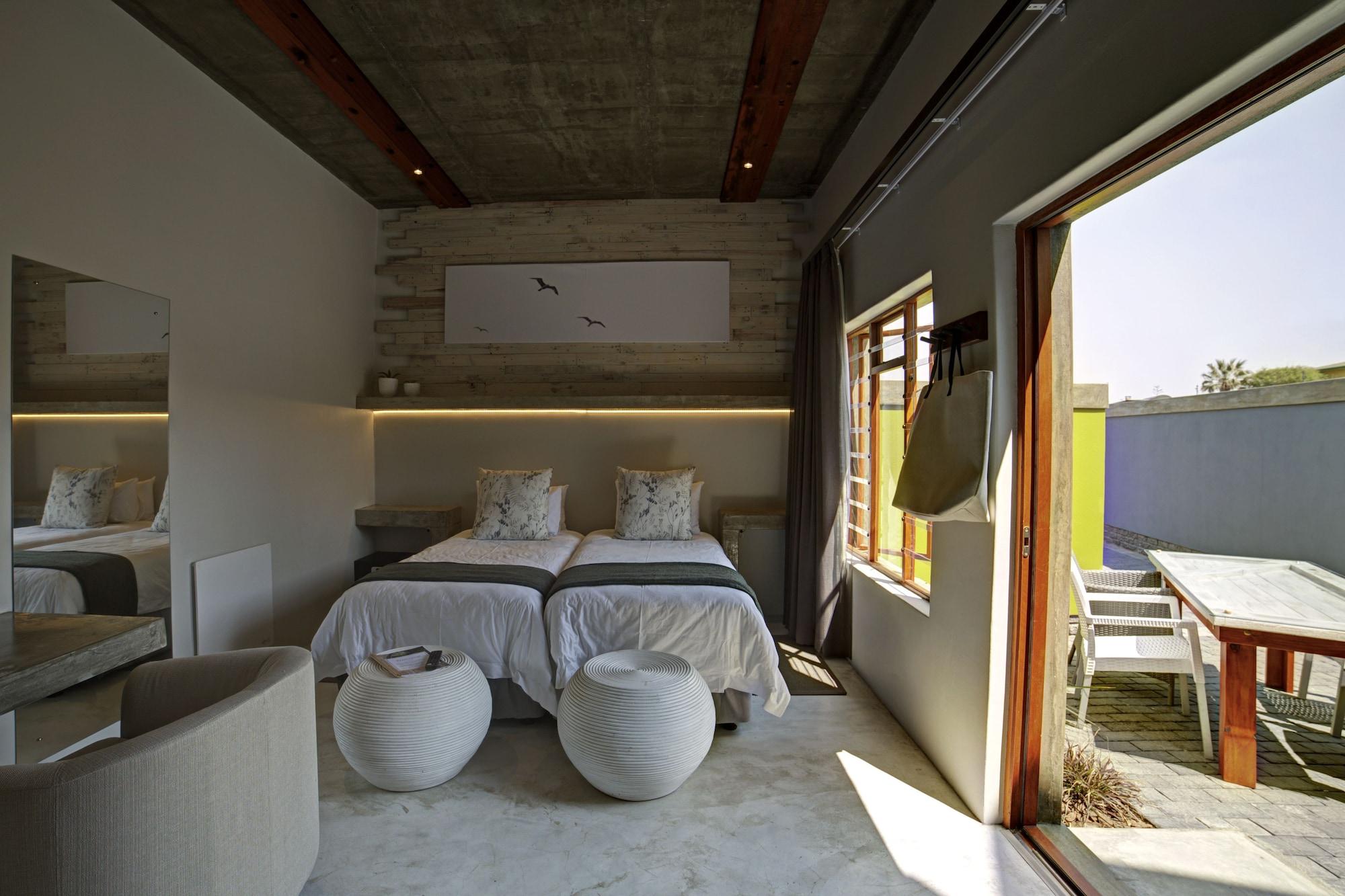 Organic Stay Guesthouse Суакопмунд Екстериор снимка