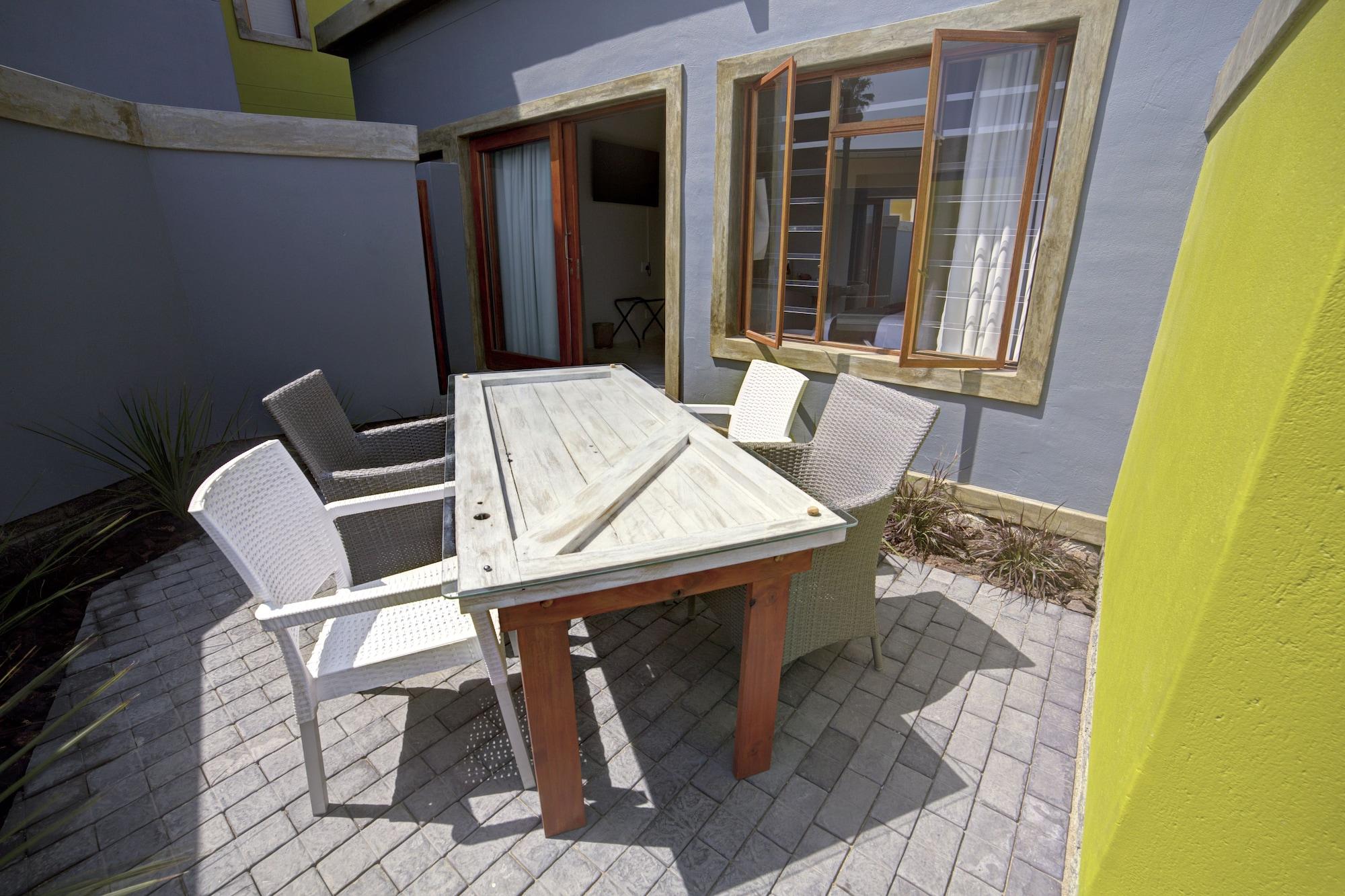 Organic Stay Guesthouse Суакопмунд Екстериор снимка