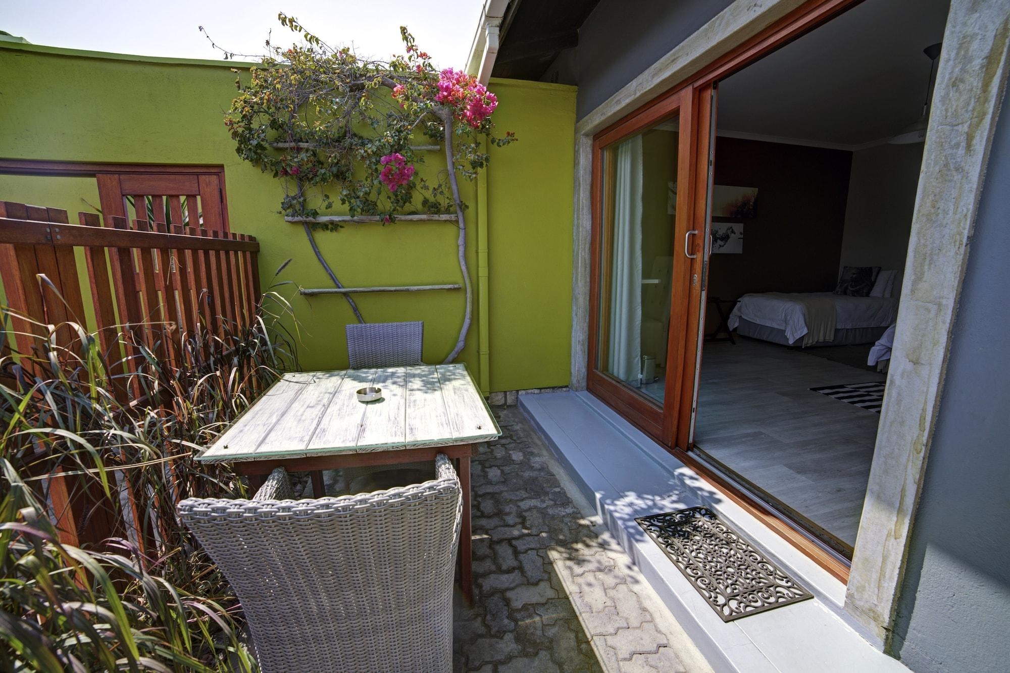 Organic Stay Guesthouse Суакопмунд Екстериор снимка