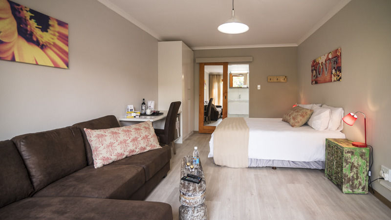 Organic Stay Guesthouse Суакопмунд Екстериор снимка