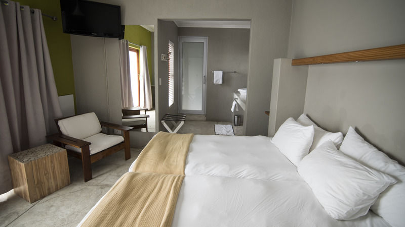 Organic Stay Guesthouse Суакопмунд Екстериор снимка
