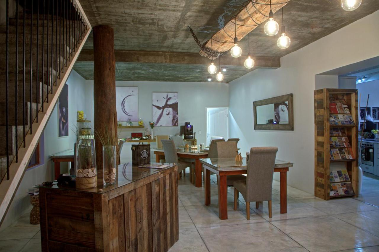 Organic Stay Guesthouse Суакопмунд Екстериор снимка